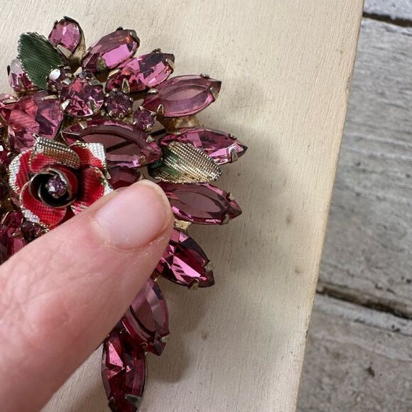 Vintage 60s Incredible Pink Rhinestone Victorian Rose Set Brooch And Earrings - Picture 6 of 10